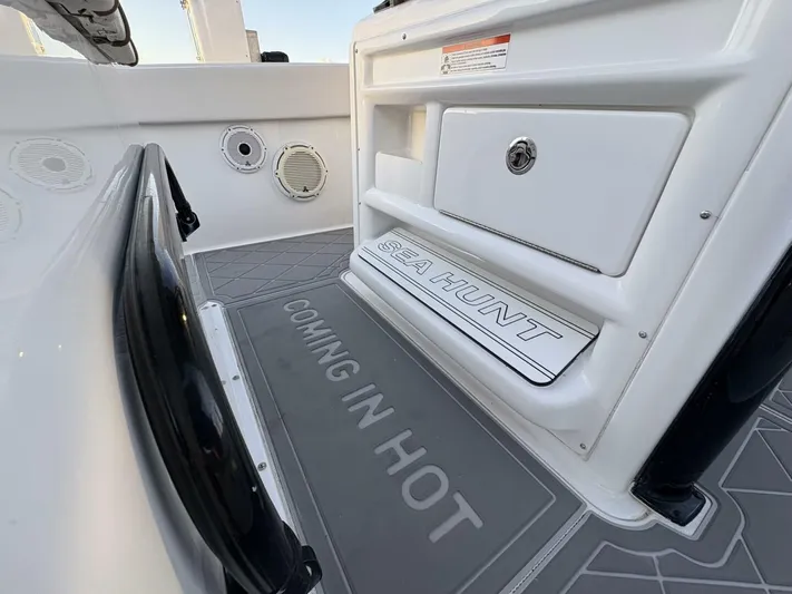  Yacht Photos Pics 2020 Sea Hunt Gamefish 27 - Image 22