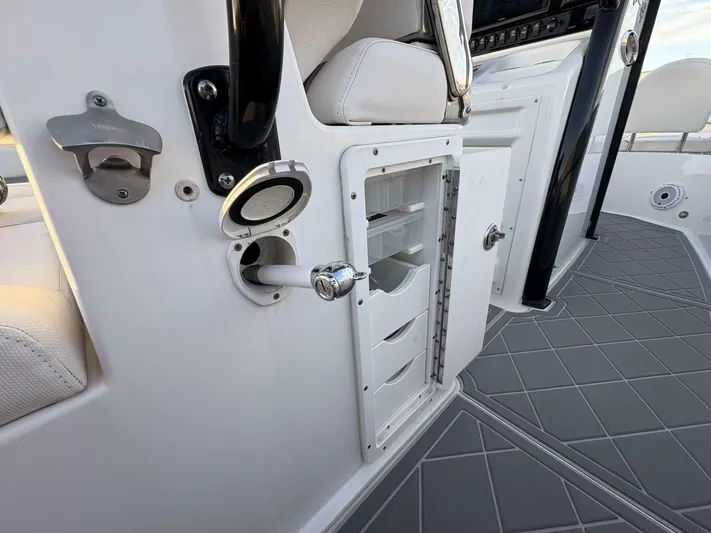  Yacht Photos Pics 2020 Sea Hunt Gamefish 27 - Image 20