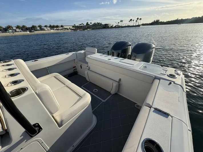  Yacht Photos Pics 2020 Sea Hunt Gamefish 27 - Image 7