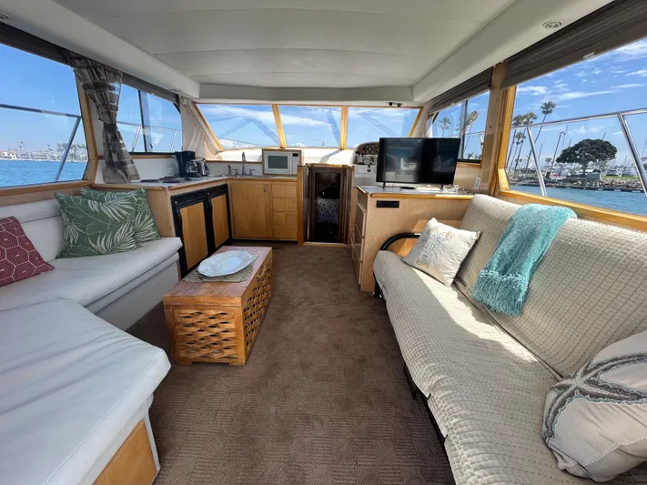 Fantasea Yacht Photos Pics Interior of 1994 Navigator 43 Flybridge yacht with cozy seating and modern amenities.