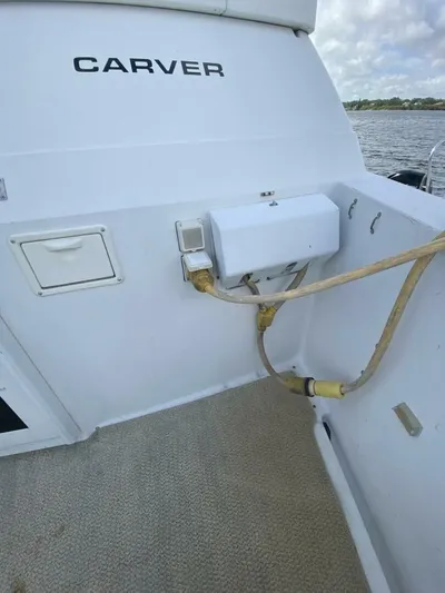  Yacht Photos Pics 1997 Carver 500 Cockpit Motor Yacht - Image 16