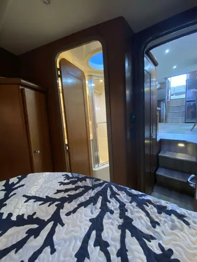  Yacht Photos Pics 1997 Carver 500 Cockpit Motor Yacht - Image 66