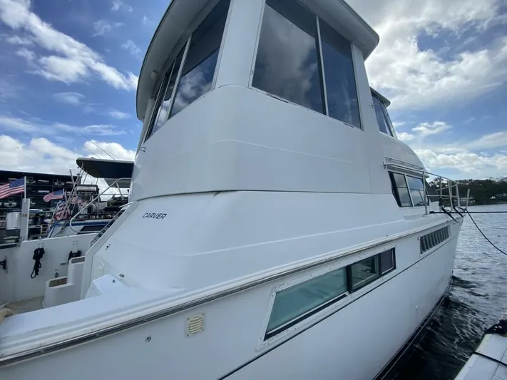  Yacht Photos Pics 1997 Carver 500 Cockpit Motor Yacht - Image 7