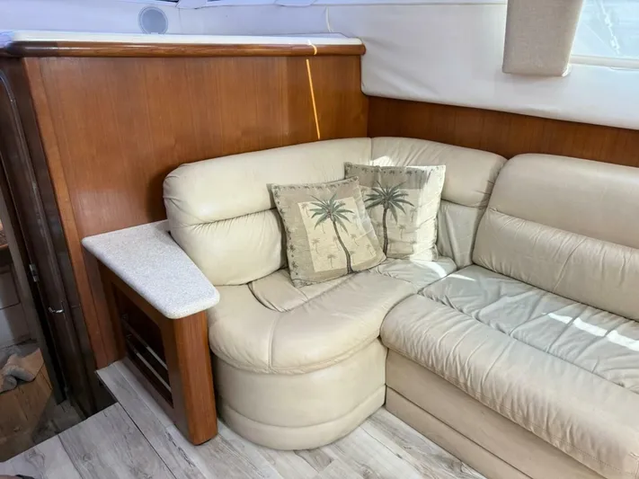  Yacht Photos Pics 1997 Carver 500 Cockpit Motor Yacht - Image 43