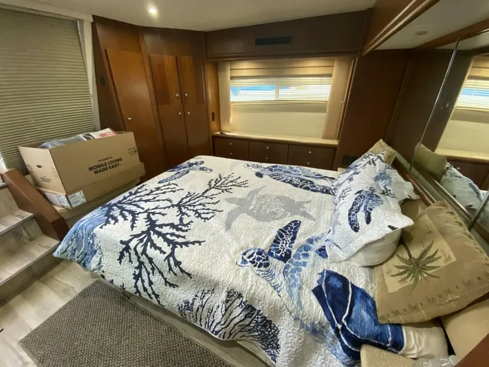  Yacht Photos Pics 1997 Carver 500 Cockpit Motor Yacht - Image 49