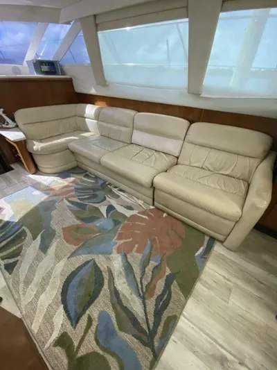  Yacht Photos Pics 1997 Carver 500 Cockpit Motor Yacht - Image 42