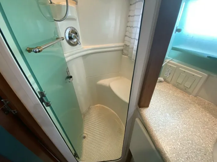  Yacht Photos Pics 1997 Carver 500 Cockpit Motor Yacht - Image 54