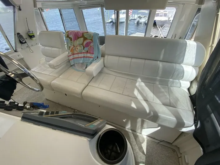  Yacht Photos Pics 1997 Carver 500 Cockpit Motor Yacht - Image 28