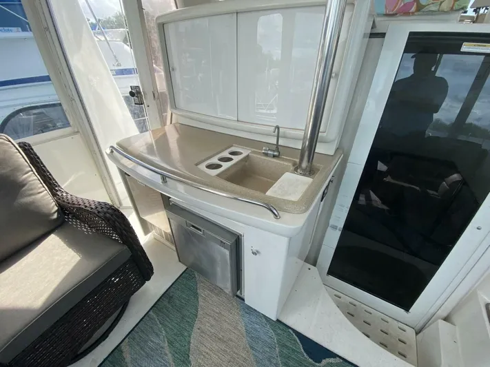  Yacht Photos Pics 1997 Carver 500 Cockpit Motor Yacht - Image 21