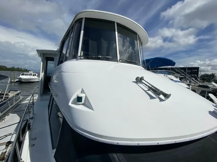  Yacht Photos Pics 1997 Carver 500 Cockpit Motor Yacht - Image 10