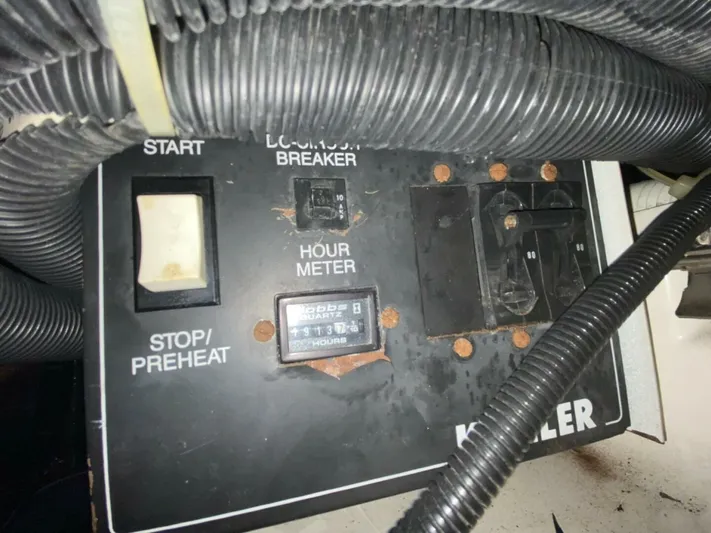  Yacht Photos Pics 1997 Carver 500 Cockpit Motor Yacht - Image 72