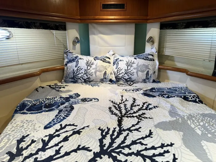  Yacht Photos Pics 1997 Carver 500 Cockpit Motor Yacht - Image 62