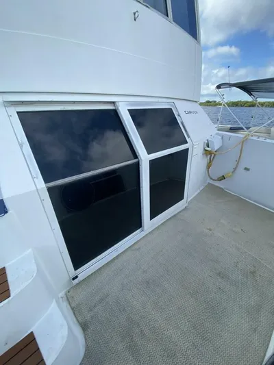  Yacht Photos Pics 1997 Carver 500 Cockpit Motor Yacht - Image 14