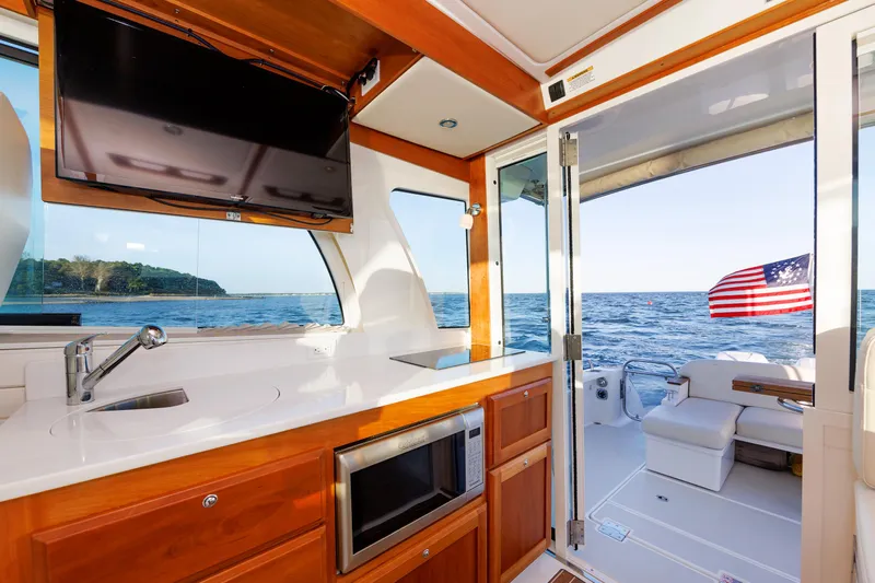 Hannah Lucy IV Yacht Photos Pics 12 - Galley