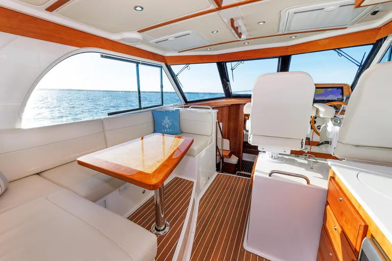 Hannah Lucy IV Yacht Photos Pics 14 - Helm Deck