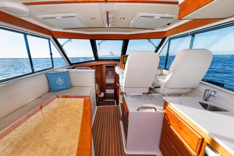 Hannah Lucy IV Yacht Photos Pics 15 - Helm Deck