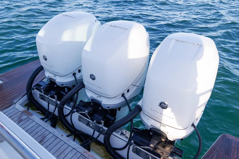 Hannah Lucy IV Yacht Photos Pics 38 - Engines