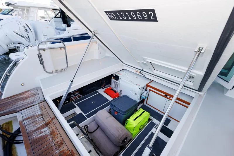 Hannah Lucy IV Yacht Photos Pics 39 - Storage