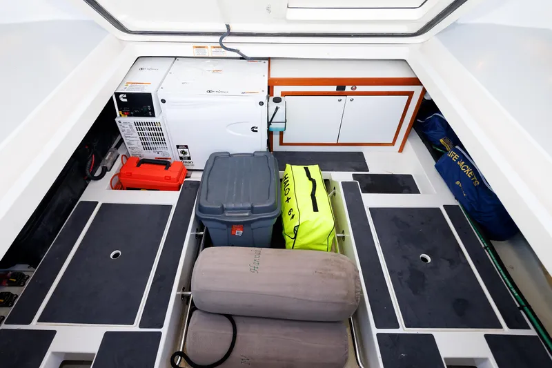 Hannah Lucy IV Yacht Photos Pics 40 - Storage