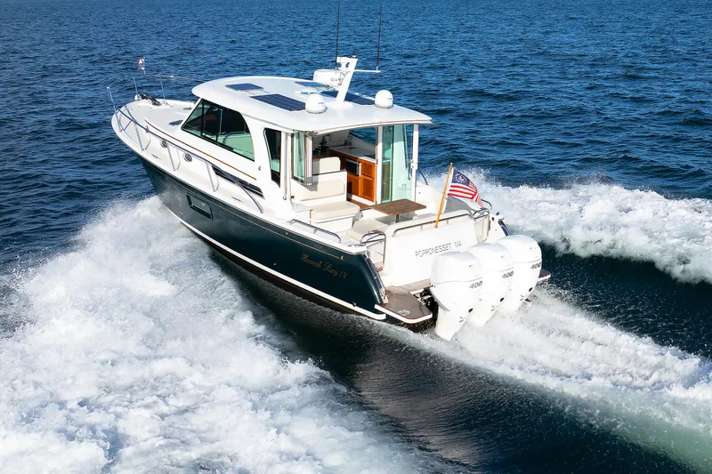 Hannah Lucy IV Yacht Photos Pics 42 - Running