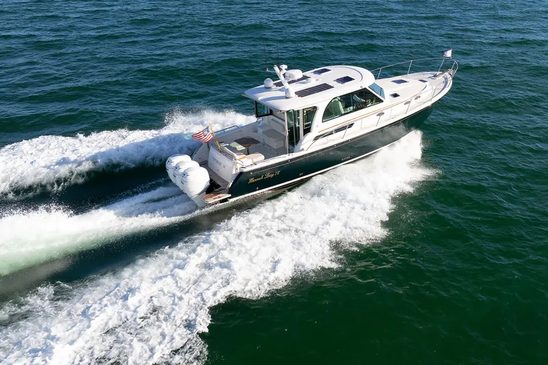 Hannah Lucy IV Yacht Photos Pics 45 - Running