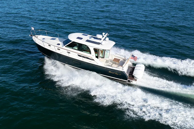 Hannah Lucy IV Yacht Photos Pics 46 - Running