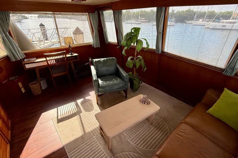 Moonlight Mist Yacht Photos Pics Interior of 1987 Chris-Craft 500 Constellation yacht with cozy seating and waterfront view.