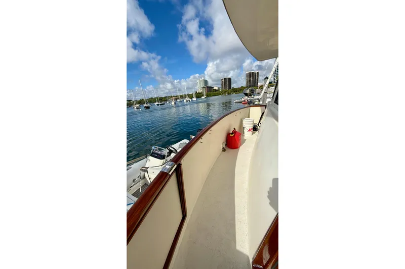 Moonlight Mist Yacht Photos Pics 1987 Chris-Craft 500 Constellation yacht deck with marina view and clear skies.