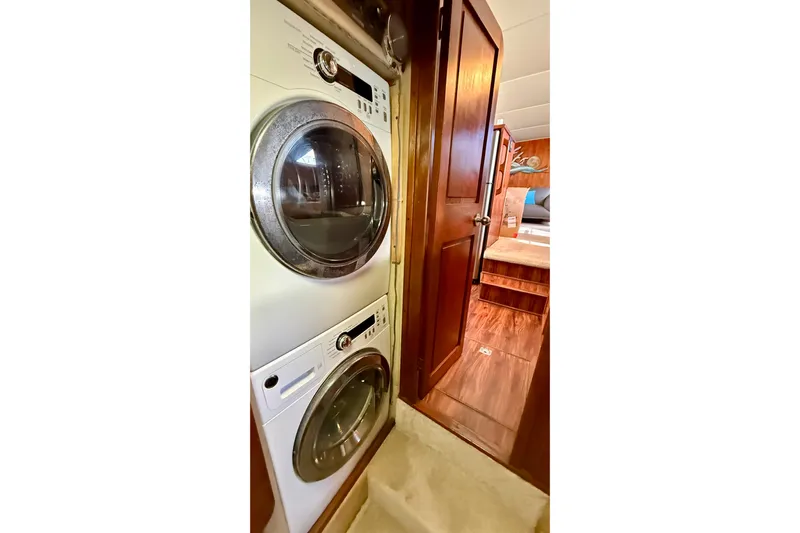 Moonlight Mist Yacht Photos Pics 1987 Chris-Craft 500 Constellation interior with stacked washer and dryer near cabin entrance.