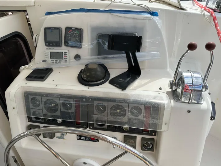 Bat Ha Yam Yacht Photos Pics Leopard 47 yacht helm with navigation instruments and controls, 2001 model.