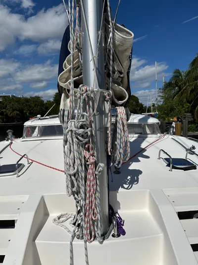 Bat Ha Yam Yacht Photos Pics Sailboat mast with ropes on a 2001 Leopard 47 under a clear blue sky.