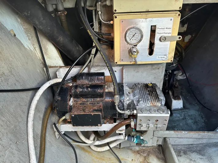 Bat Ha Yam Yacht Photos Pics Engine compartment of a 2001 Leopard 47 yacht, featuring mechanical components and wiring.