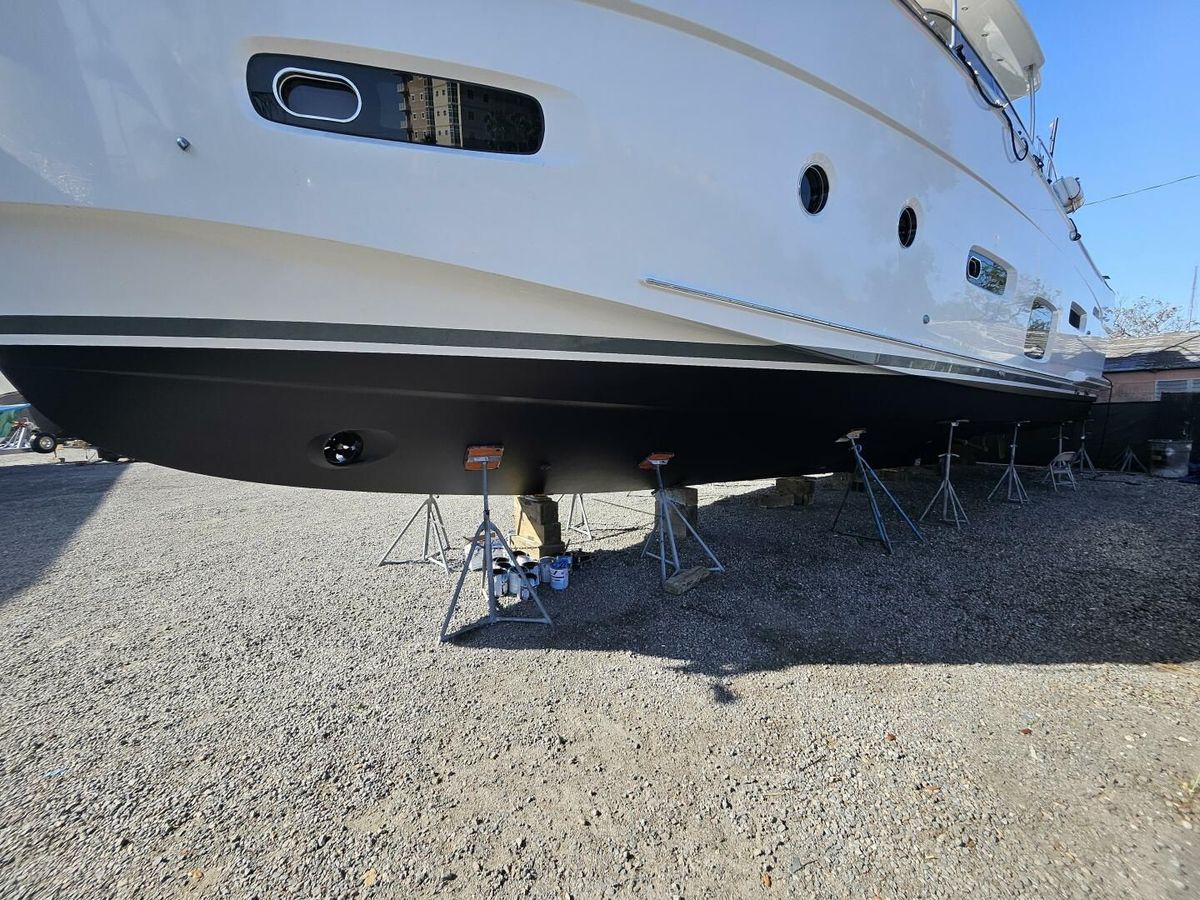 2021 Azimut 66 