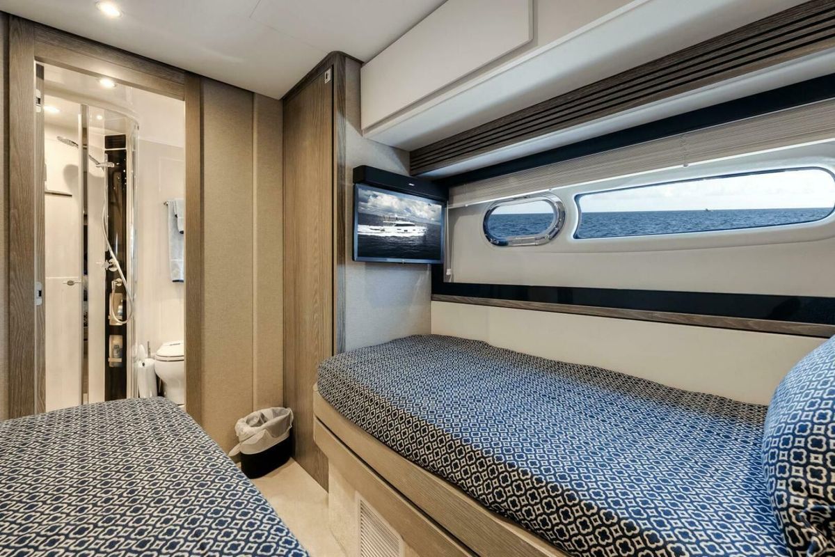 2021 Azimut 66 