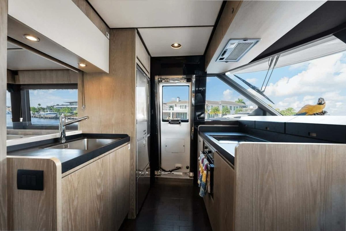 2021 Azimut 66 