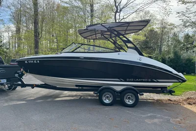Yamaha Boats 242 Limited S