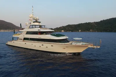 Westport Semi-displacement motor yacht