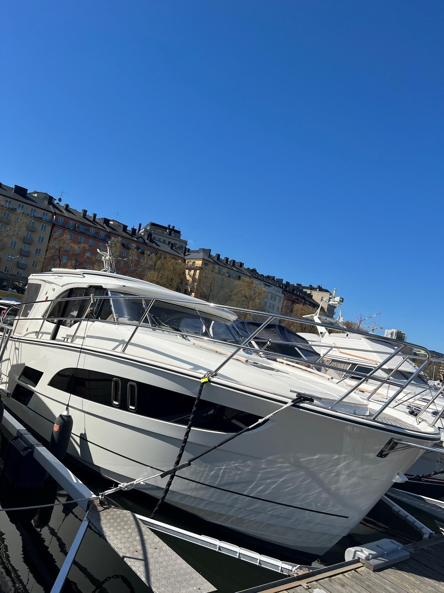 2022 Marex 330 Cruiser for sale YachtWorld