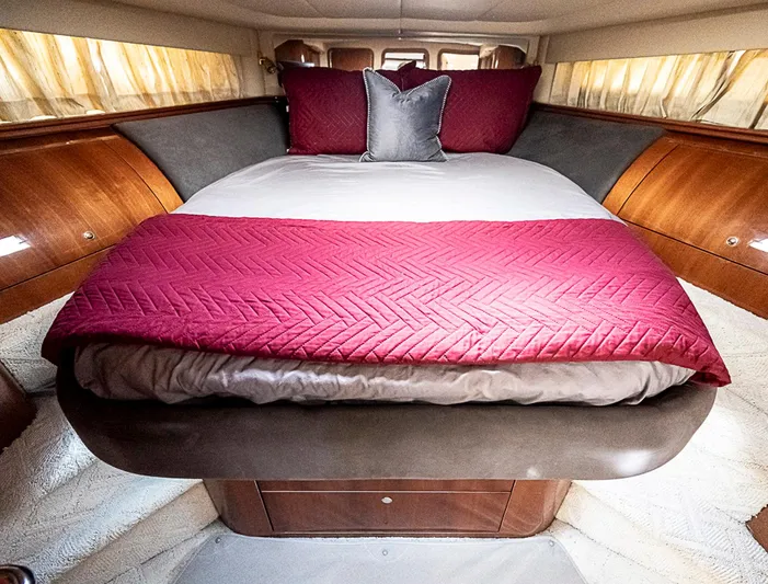 Carolina Girl Yacht Photos Pics Luxurious cabin interior of 2002 Sea Ray 550 Sundancer with elegant bedding.