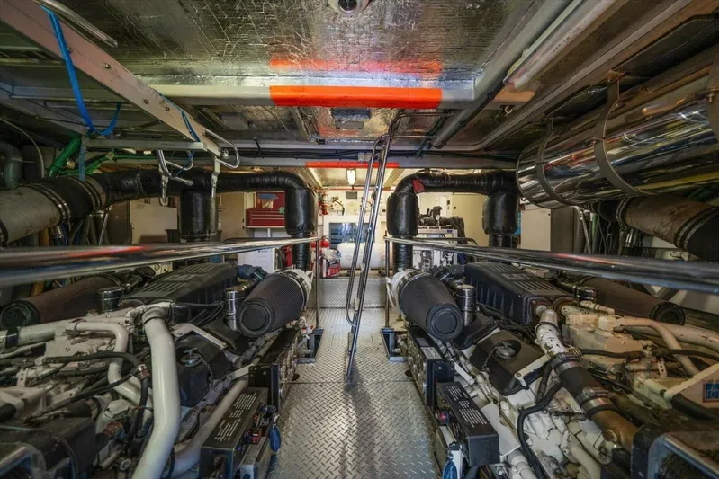 Vanguard Yacht Photos Pics 2005 Sunseeker 82 Yacht - Image 64