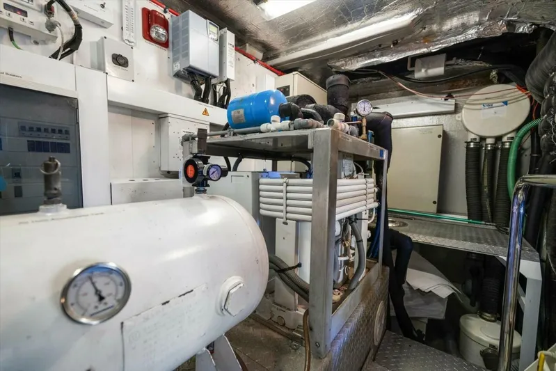 Vanguard Yacht Photos Pics 2005 Sunseeker 82 Yacht - Image 69