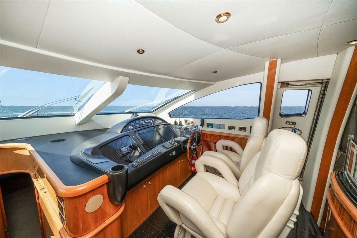 2005 Sunseeker 82 