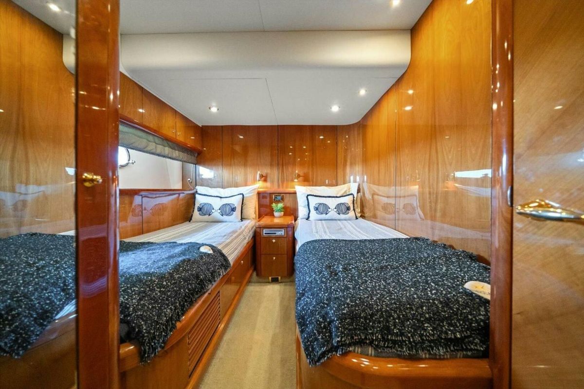 2005 Sunseeker 82 