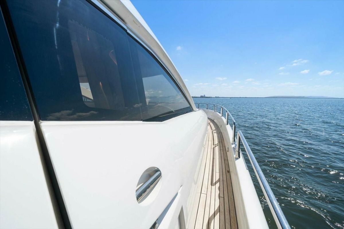 2005 Sunseeker 82 