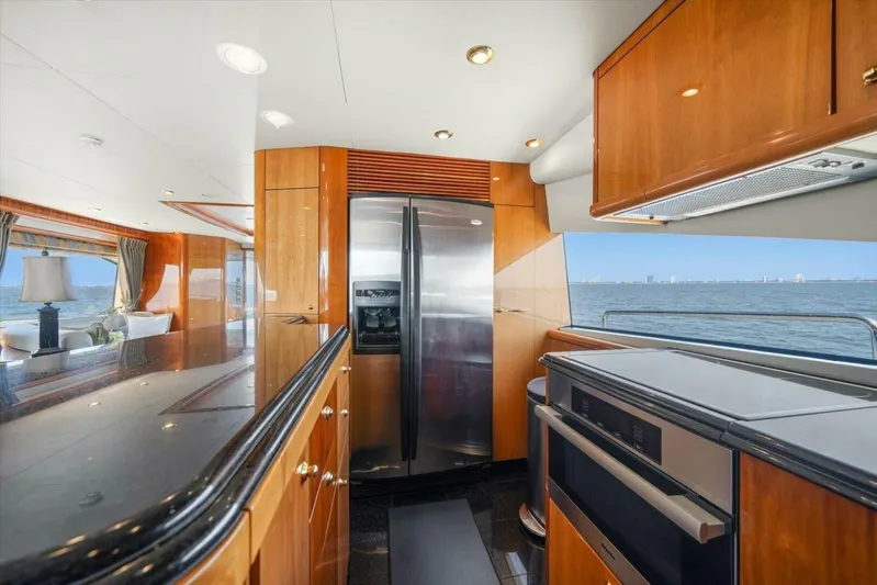 Vanguard Yacht Photos Pics 2005 Sunseeker 82 Yacht - Image 16