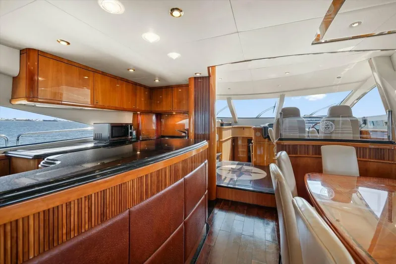 Vanguard Yacht Photos Pics 2005 Sunseeker 82 Yacht - Image 15