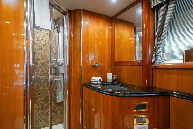 Vanguard Yacht Photos Pics 2005 Sunseeker 82 Yacht - Image 36