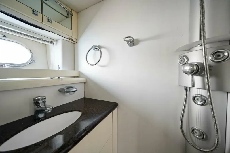 Vanguard Yacht Photos Pics 2005 Sunseeker 82 Yacht - Image 63