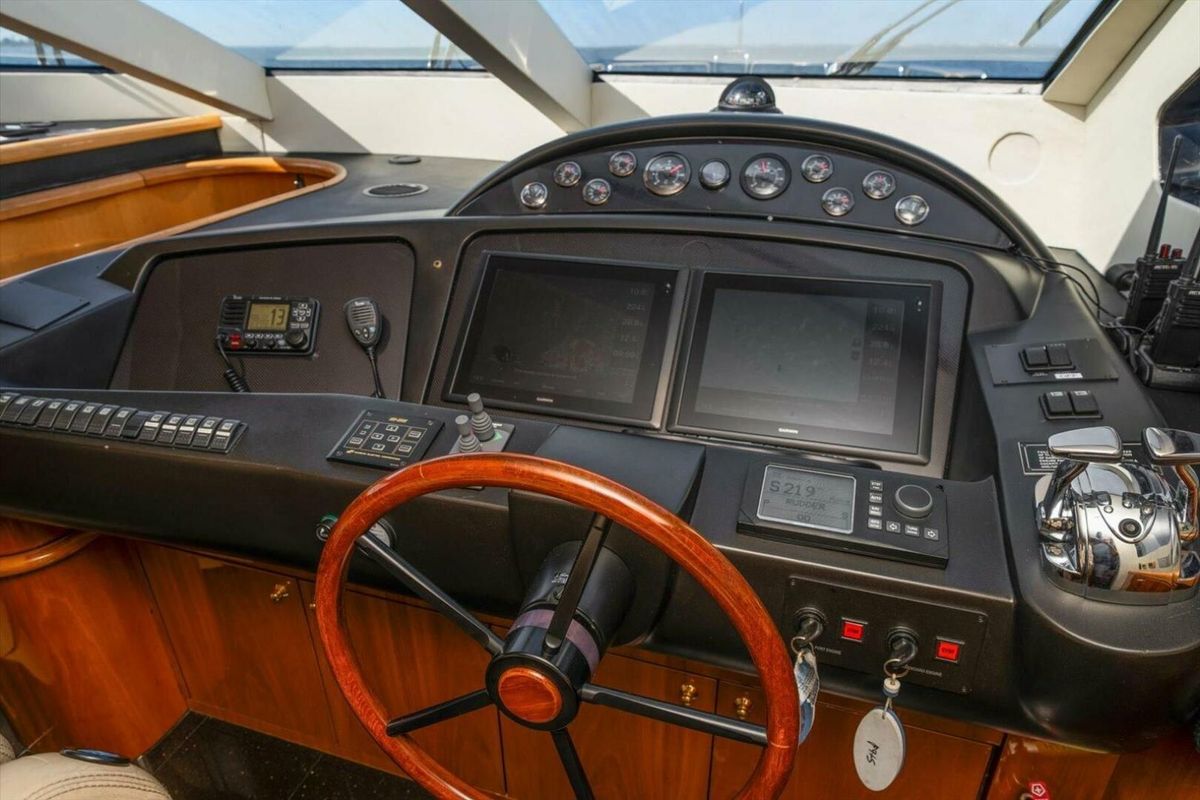 2005 Sunseeker 82 
