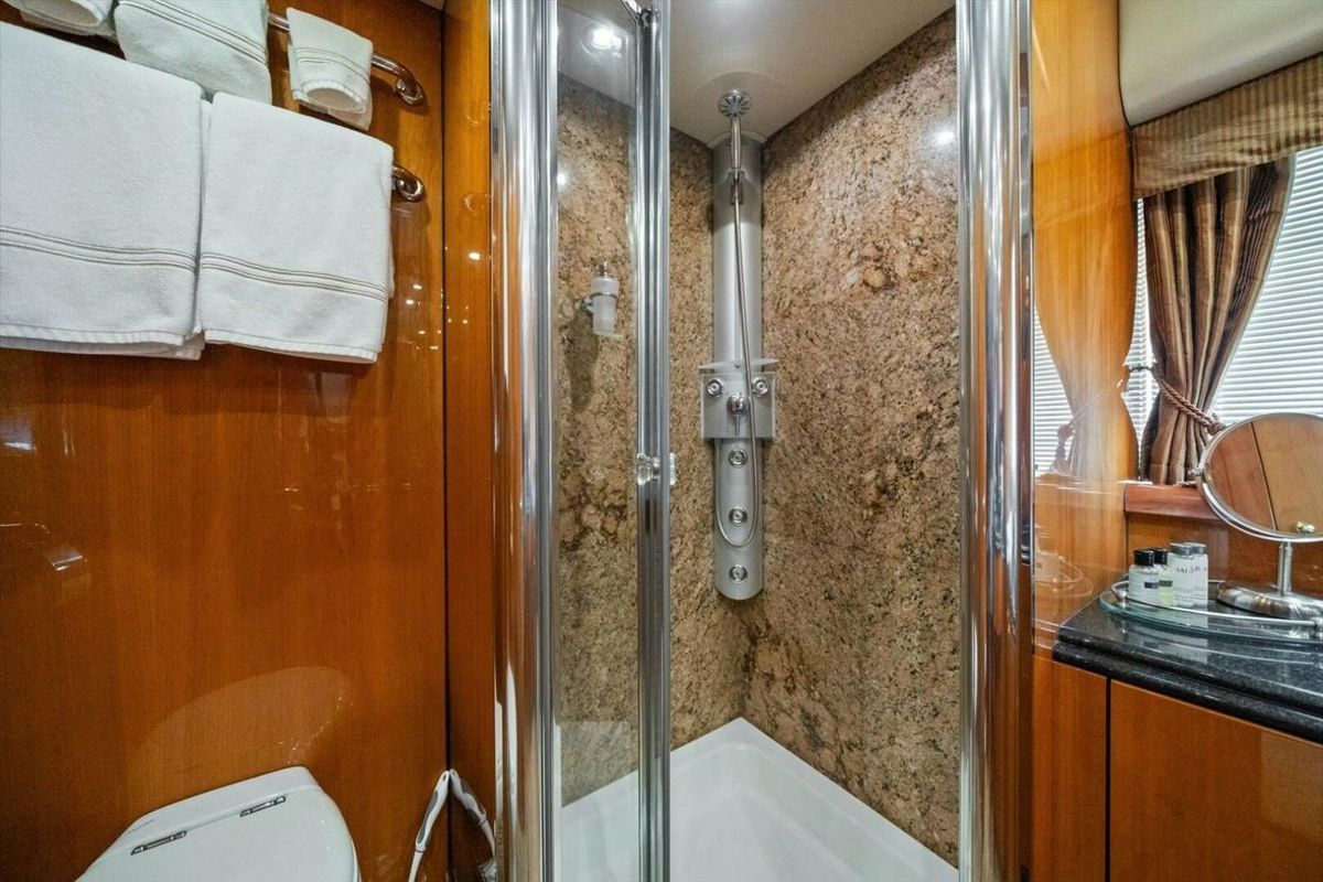 2005 Sunseeker 82 